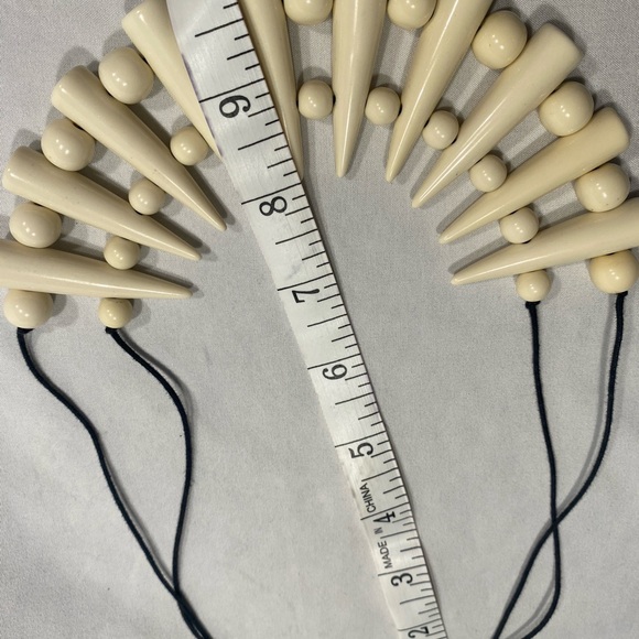 Chunky Cream Necklace and Bracelet Set - Picture 4 of 6